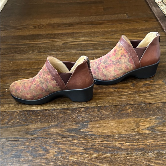 Alegria Floral Ankle Boots - Brown and Red Muted Colors.  Size 38. - Picture 3 of 7